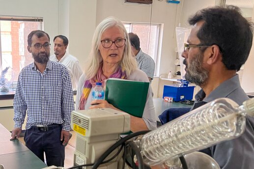People in Pakistan lab