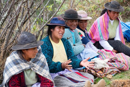 Female farmers in the mountains. 